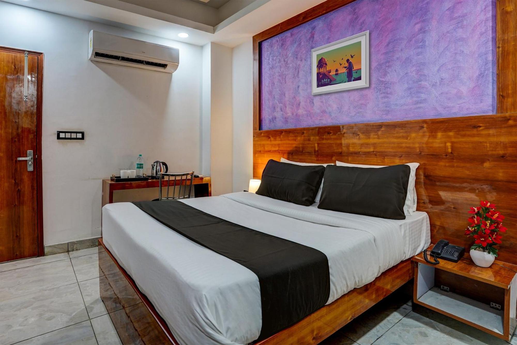 Hotel Hight Krone A Family Hotel Near Igi Airport Delhi Нью-Дели Экстерьер фото
