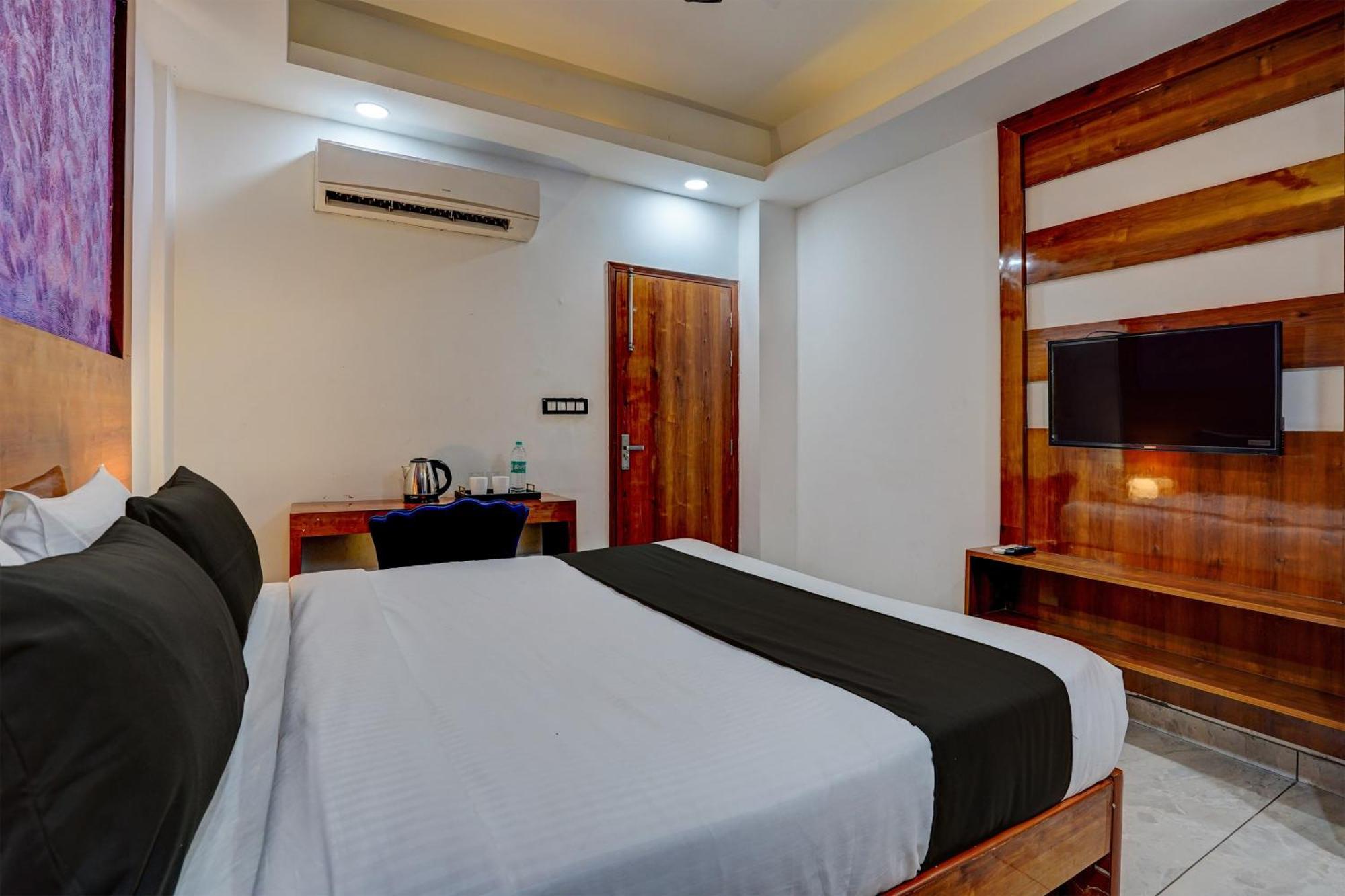Hotel Hight Krone A Family Hotel Near Igi Airport Delhi Нью-Дели Экстерьер фото