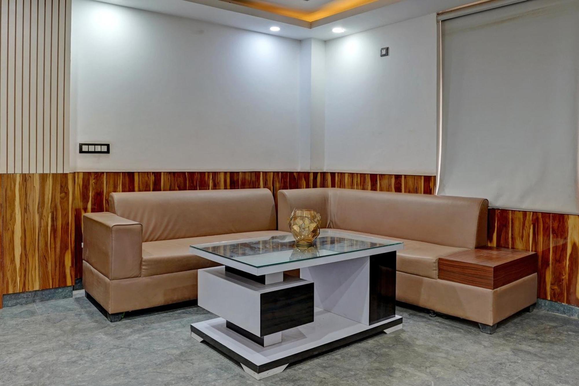 Hotel Hight Krone A Family Hotel Near Igi Airport Delhi Нью-Дели Экстерьер фото